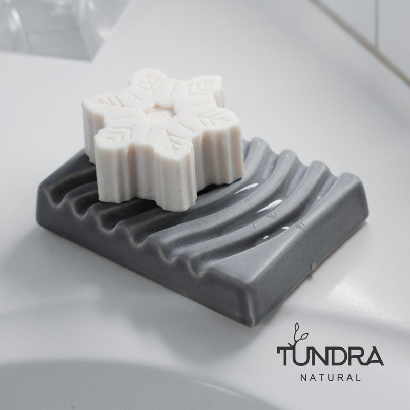 Keraaminen saippua-alunen sopii pesualtaan reunalle